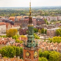 Widok z wieży Bazyliki Mariackiej na wieżę Ratusza Głównego Miasta